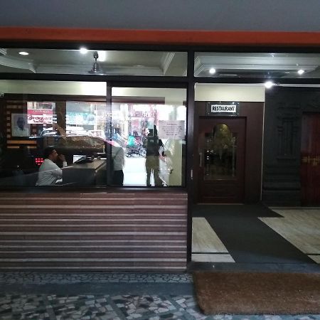 Hotel Rukmini Alwaye Esterno foto