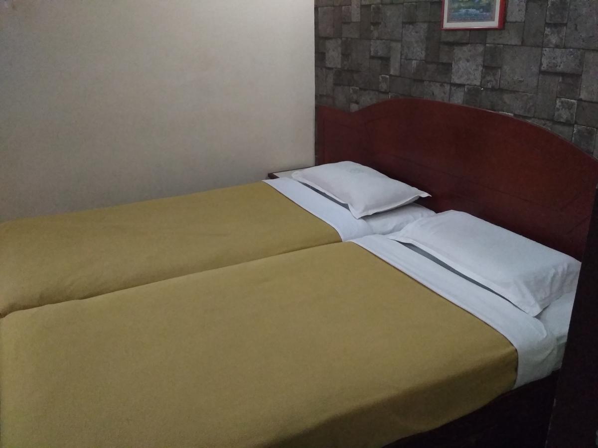 Hotel Rukmini Alwaye Esterno foto