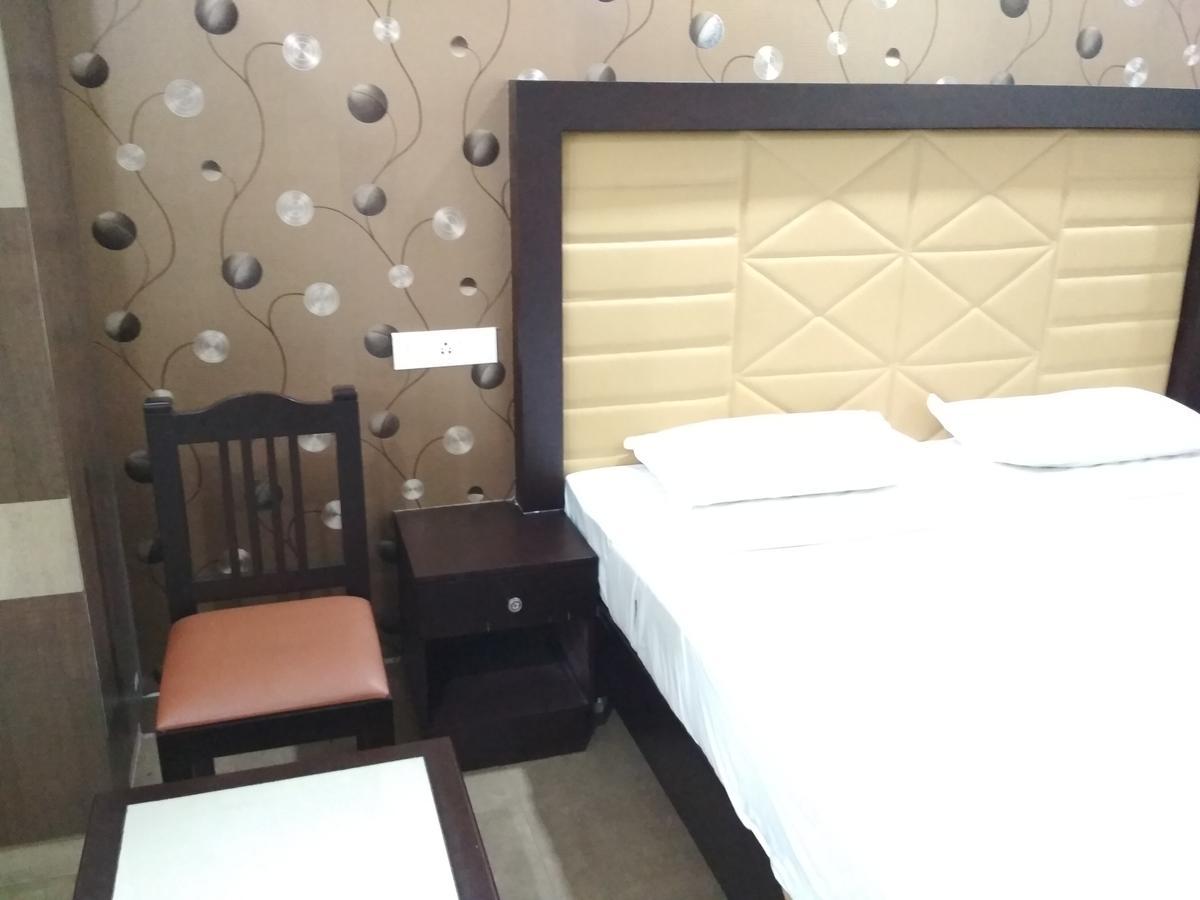 Hotel Rukmini Alwaye Esterno foto