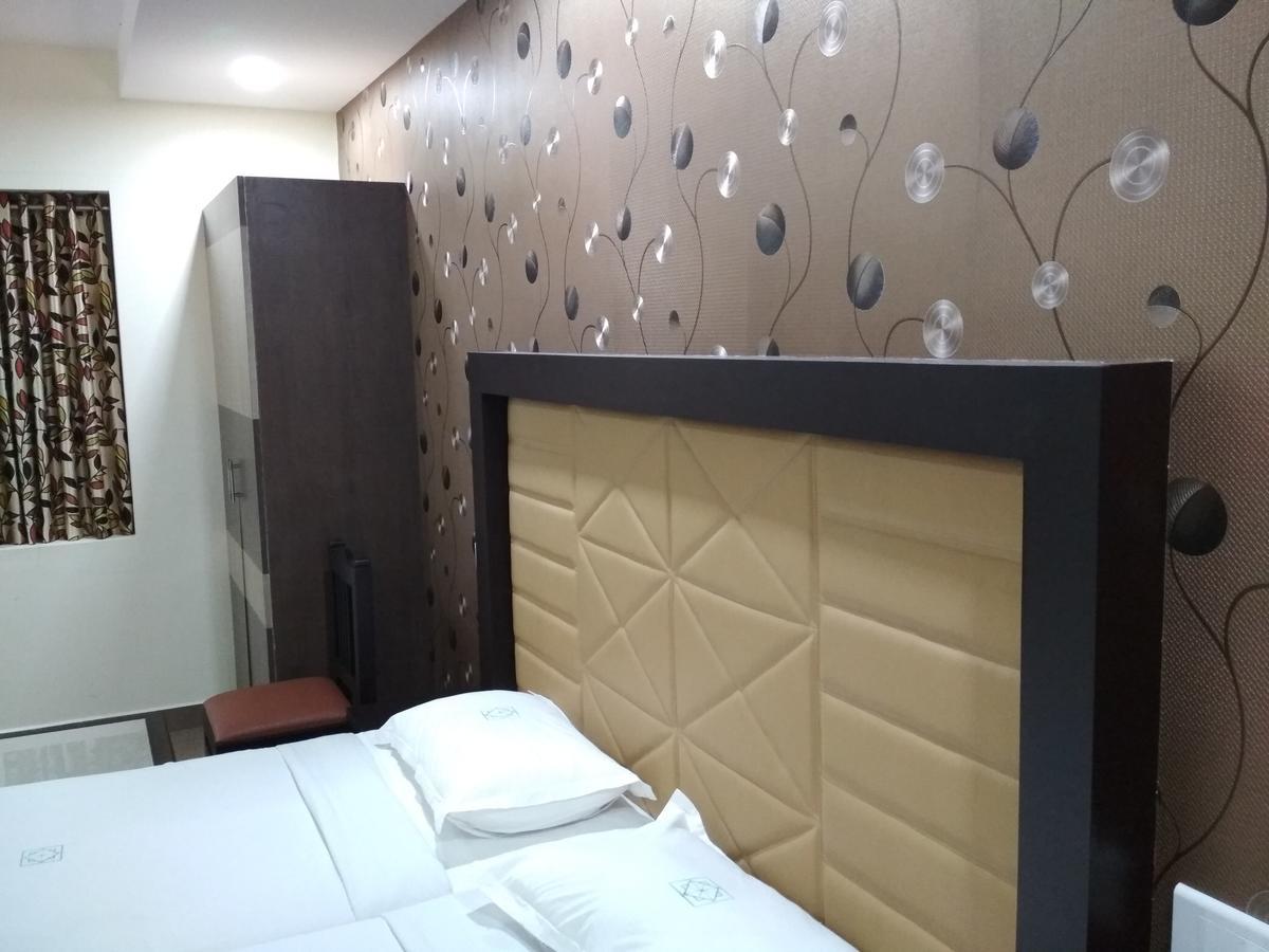 Hotel Rukmini Alwaye Esterno foto