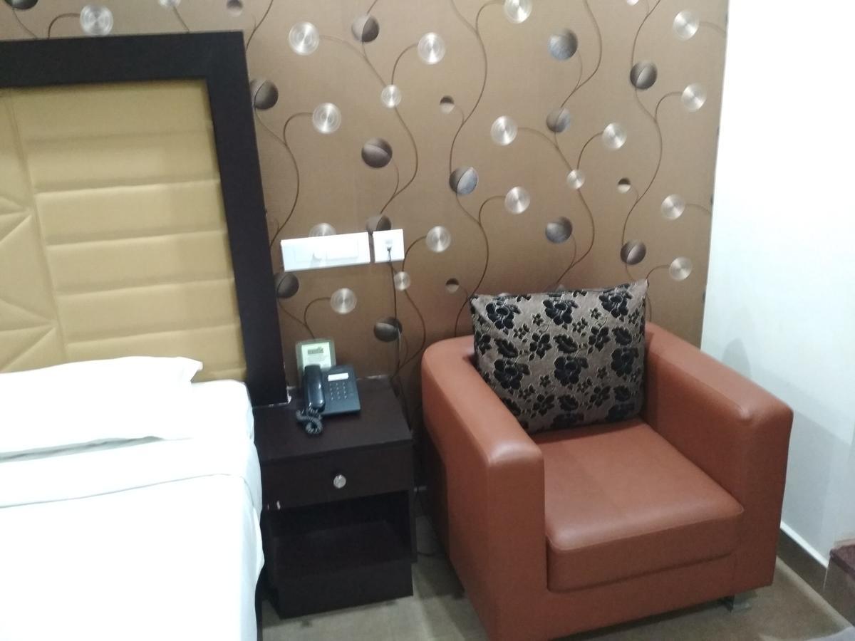 Hotel Rukmini Alwaye Esterno foto
